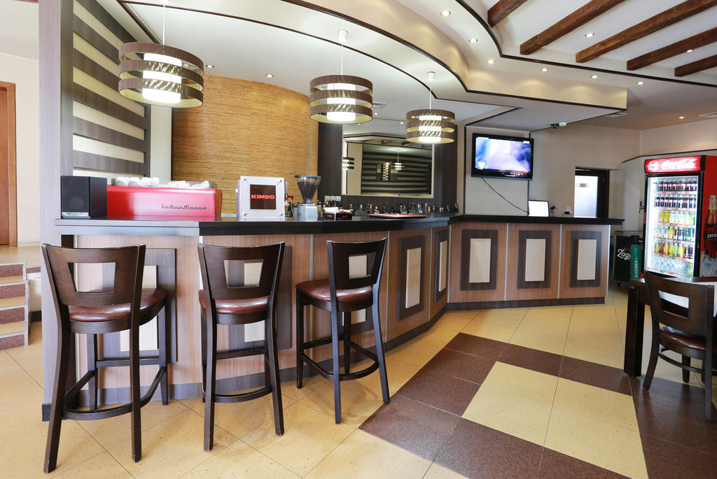 Acropolis Hotel Pazardjik Extérieur photo