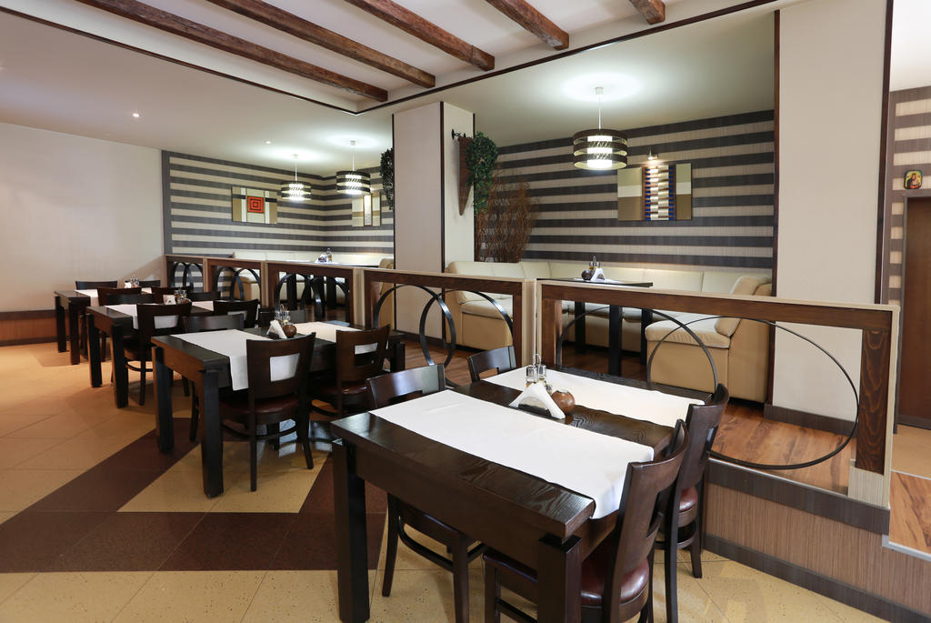 Acropolis Hotel Pazardjik Extérieur photo